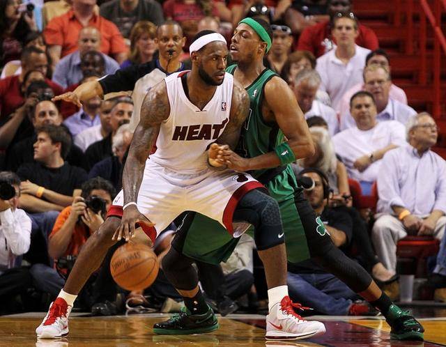 在探讨曼联 在探讨曼联