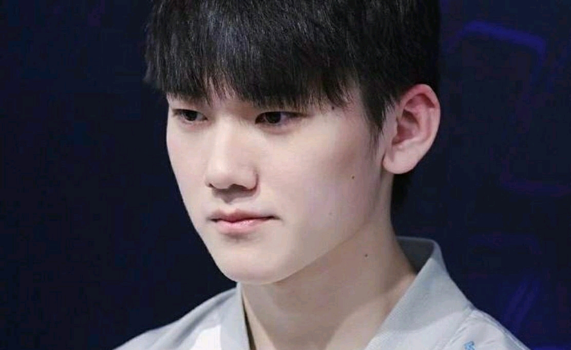 牵制边后卫 牵制边后卫